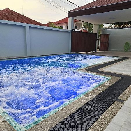 Private Pool Villa With Jacuzzi At Royal Park Village - Walk To The Beach - 6 People - Max 3 Males (Adults Only) Jomtien Exterior foto