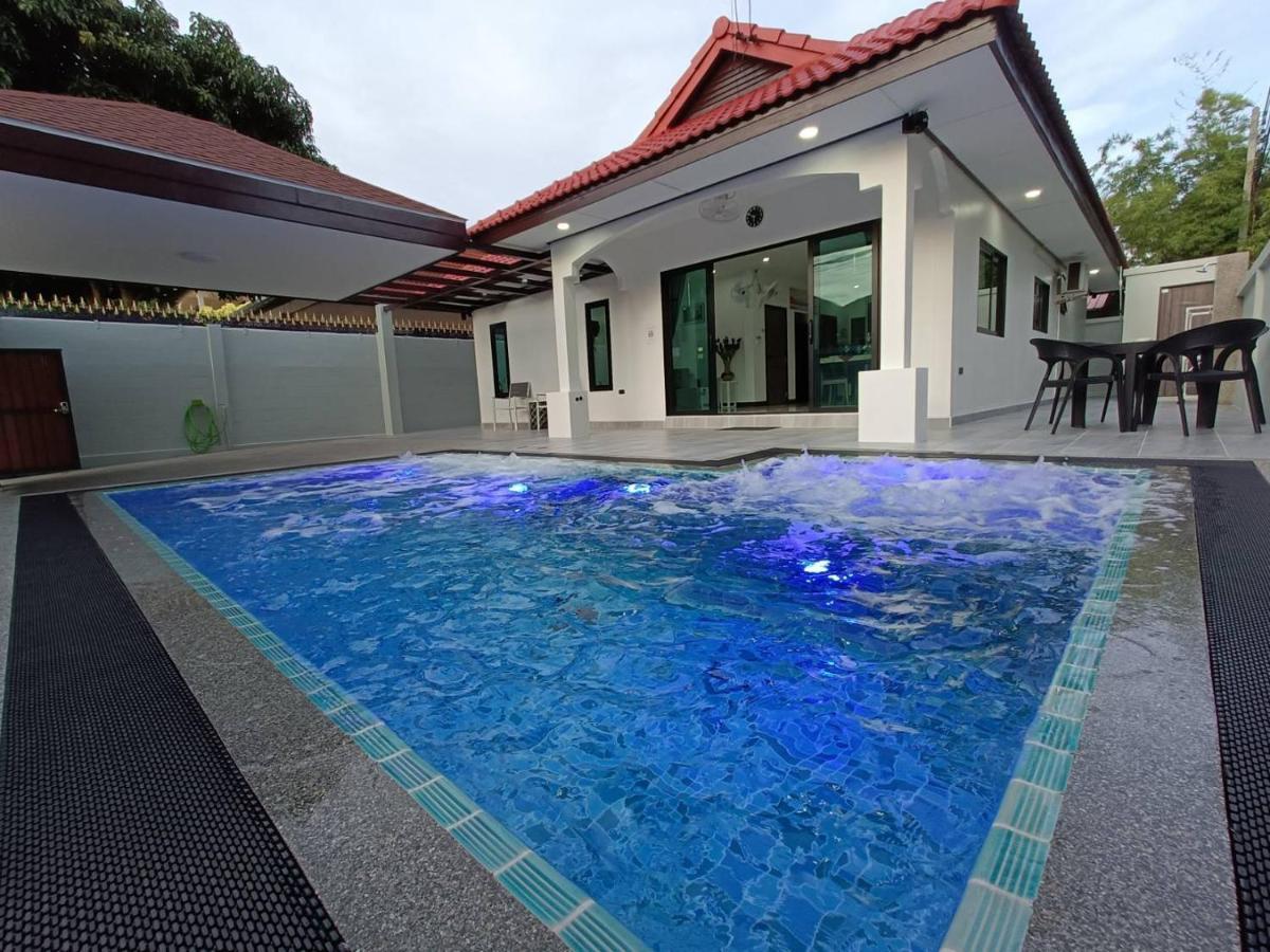 Private Pool Villa With Jacuzzi At Royal Park Village - Walk To The Beach - 6 People - Max 3 Males (Adults Only) Jomtien Exterior foto