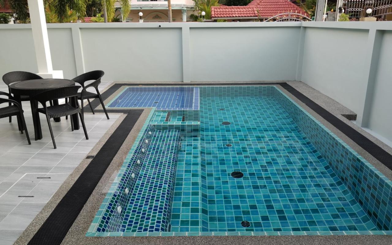 Private Pool Villa With Jacuzzi At Royal Park Village - Walk To The Beach - 6 People - Max 3 Males (Adults Only) Jomtien Exterior foto