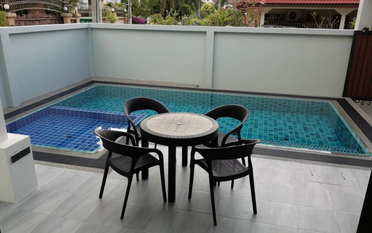 Private Pool Villa With Jacuzzi At Royal Park Village - Walk To The Beach - 6 People - Max 3 Males (Adults Only) Jomtien Exterior foto